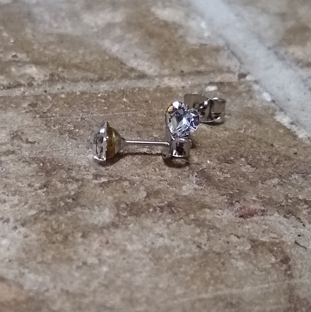 Heart Shape Stud Earrings Rhinestone Crystal - Picture 7 of 8